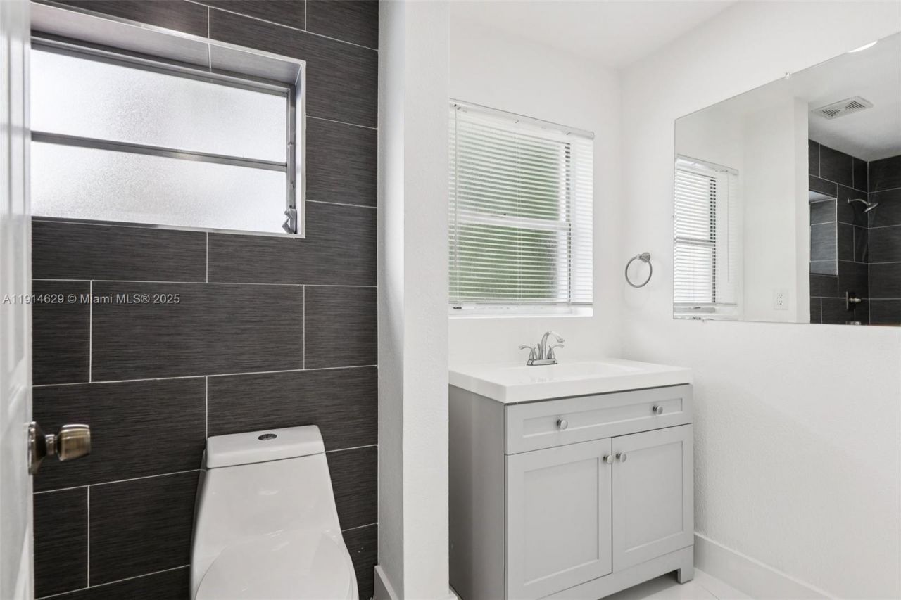 12630 NE Miami Pl, North Miami, FL 33161 Photo