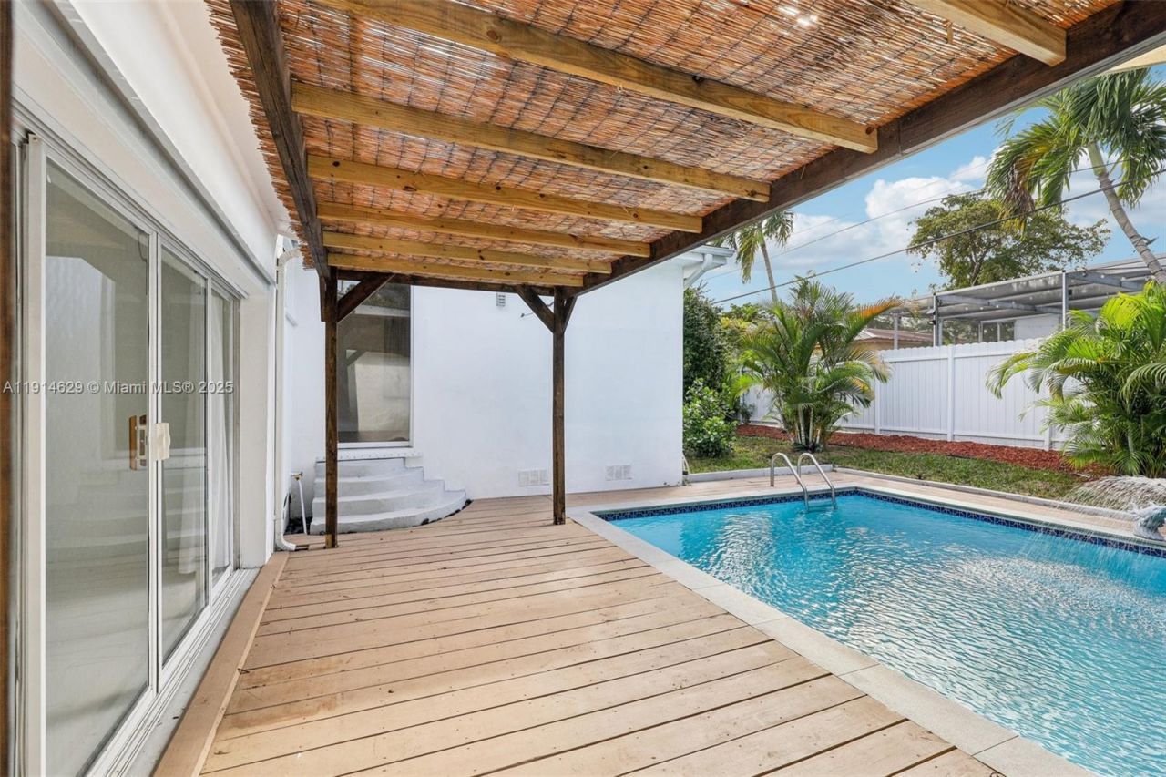 12630 NE Miami Pl, North Miami, FL 33161 Photo