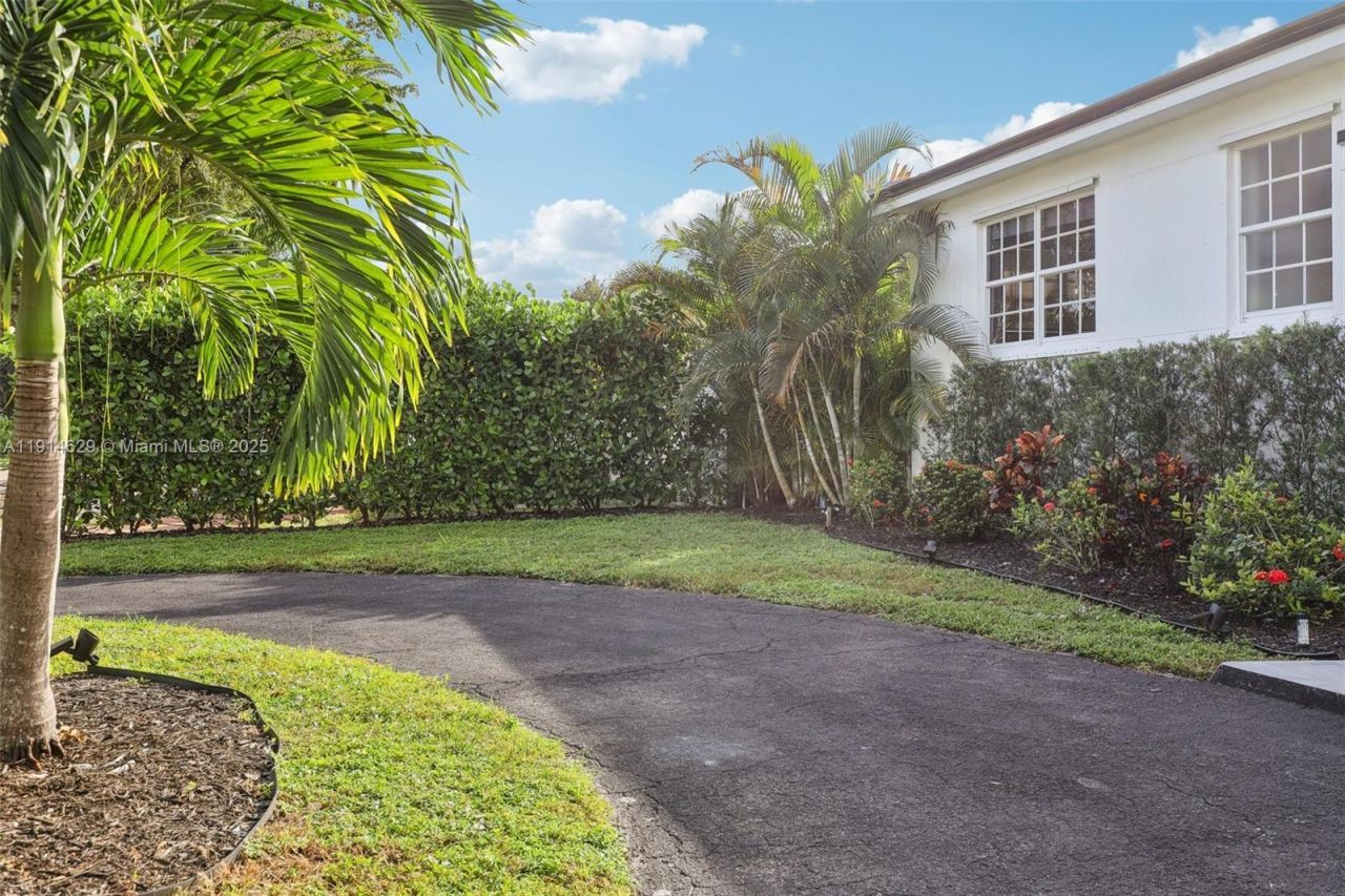 12630 NE Miami Pl, North Miami, FL 33161 Photo