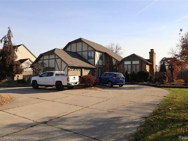 22305 King Road, Woodhaven, MI 48183