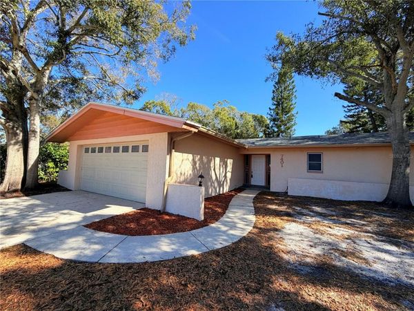 7401 21ST STREET N, ST PETERSBURG, FL 33702