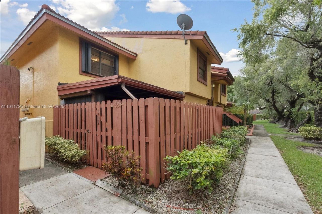 5975 SW 137th Ave, Unit 702, Miami, FL 33183 Photo