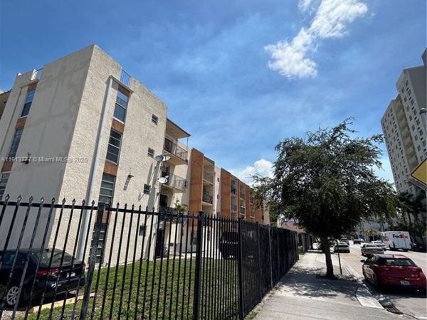 1051 SW 1st St, Unit 404, Miami, FL 33130