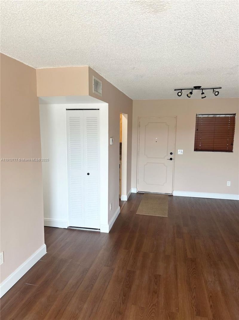 1051 SW 1st St, Unit 404, Miami, FL 33130 Photo