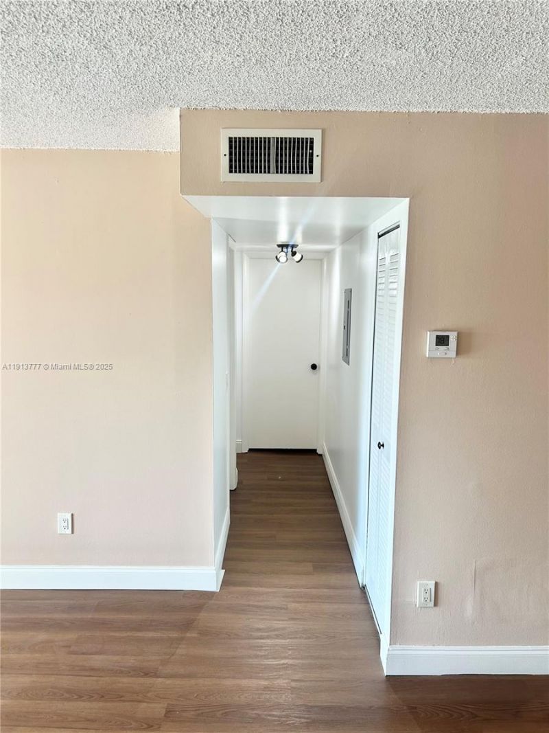 1051 SW 1st St, Unit 404, Miami, FL 33130 Photo