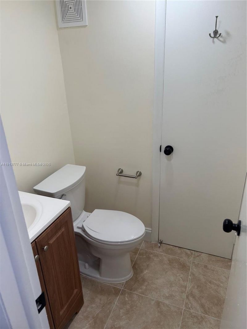 1051 SW 1st St, Unit 404, Miami, FL 33130 Photo