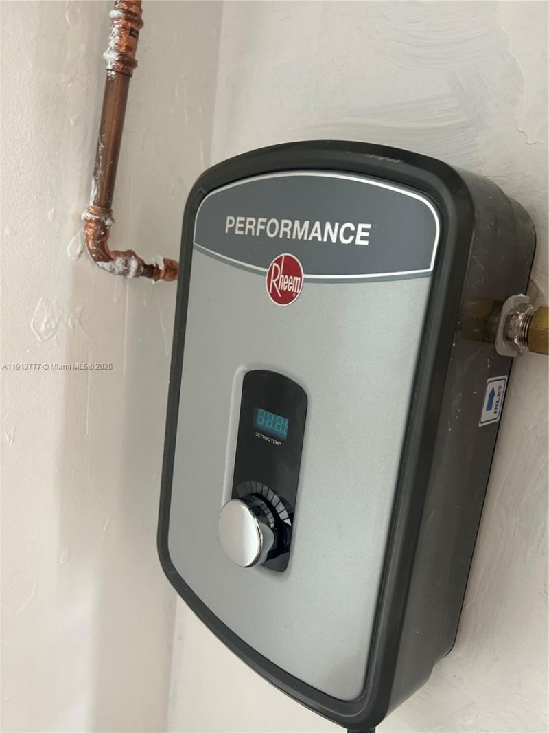 1051 SW 1st St, Unit 404, Miami, FL 33130 Photo