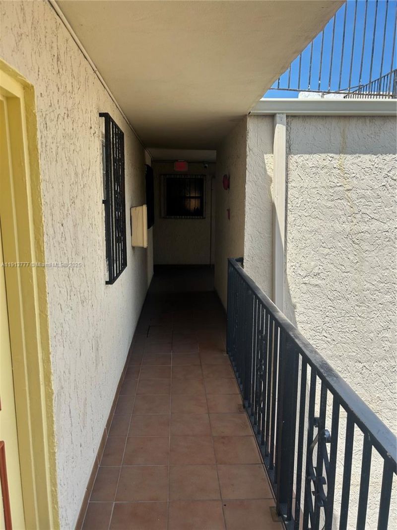 1051 SW 1st St, Unit 404, Miami, FL 33130 Photo