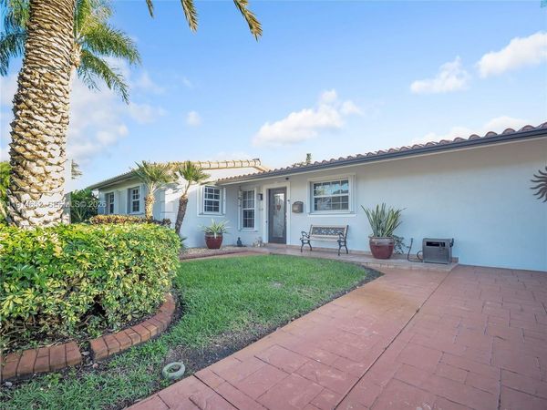 8530 NW 178th St, Hialeah, FL 33015