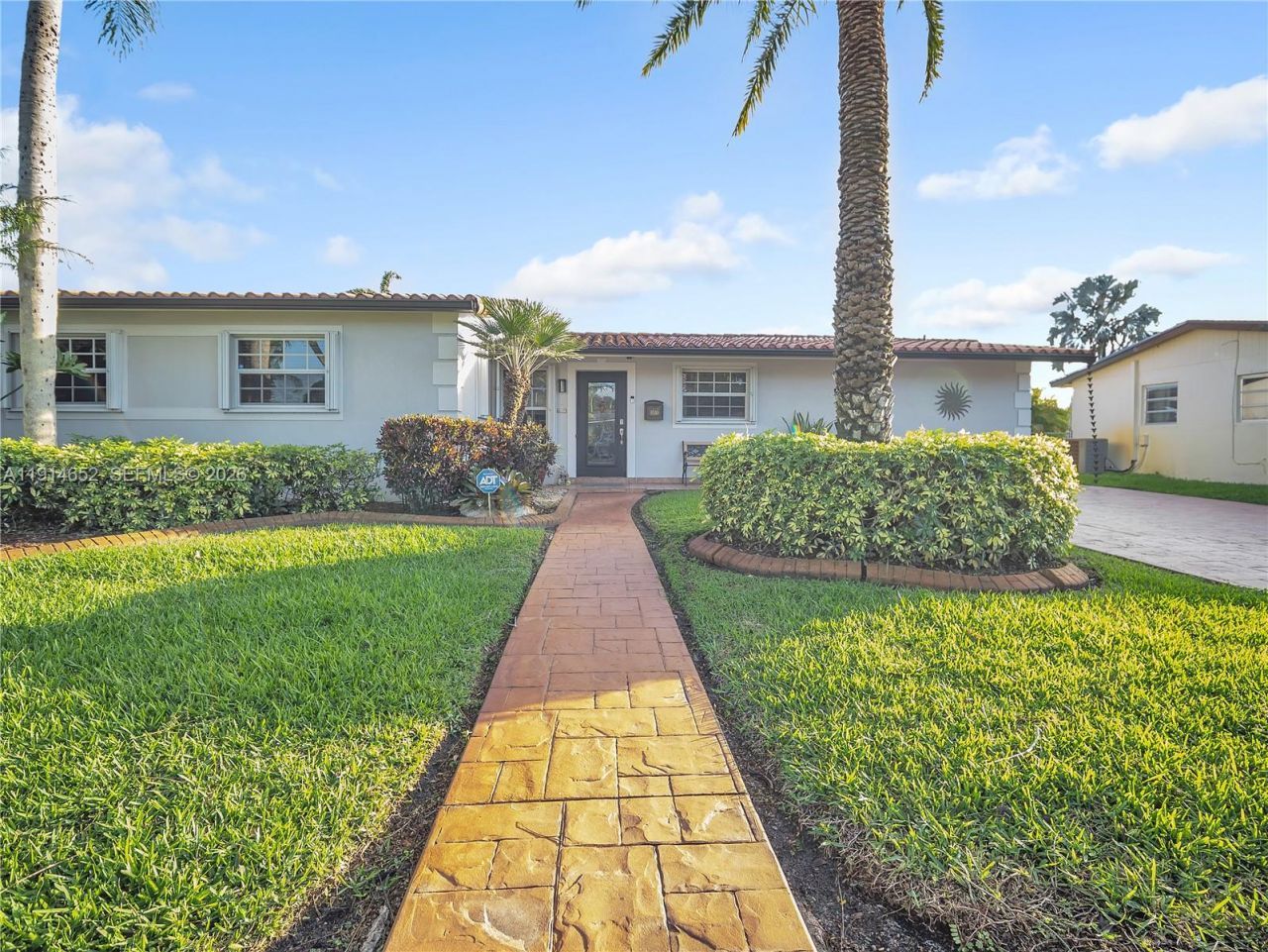 8530 NW 178th St, Hialeah, FL 33015 Photo