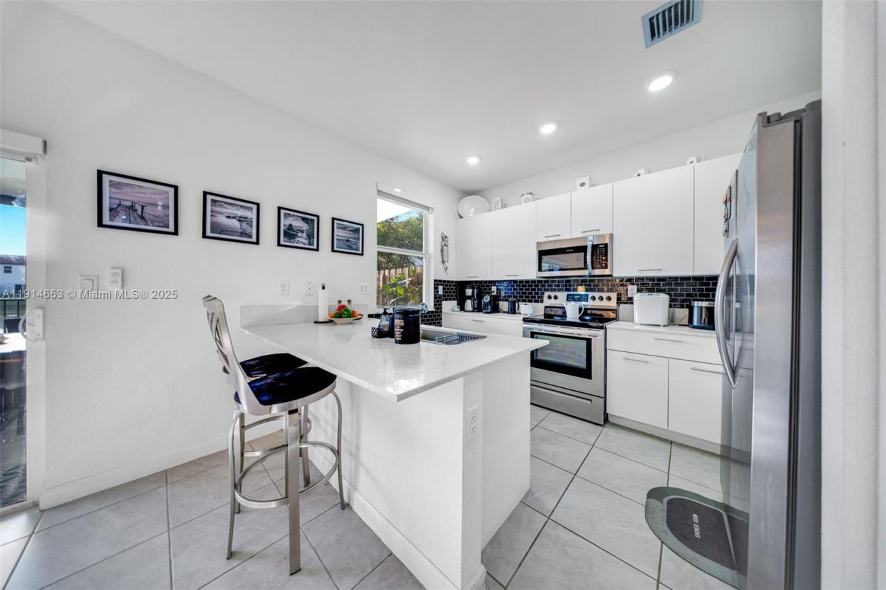 12960 NW 22nd Pl, Miami, FL 33167 Photo