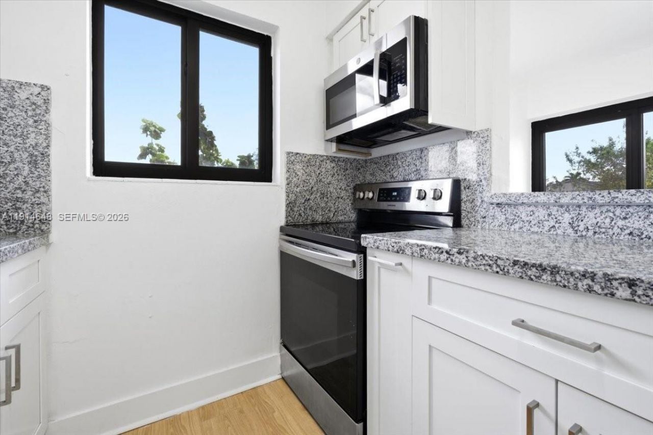 3520 SW 25th St, Miami, FL 33133 Photo