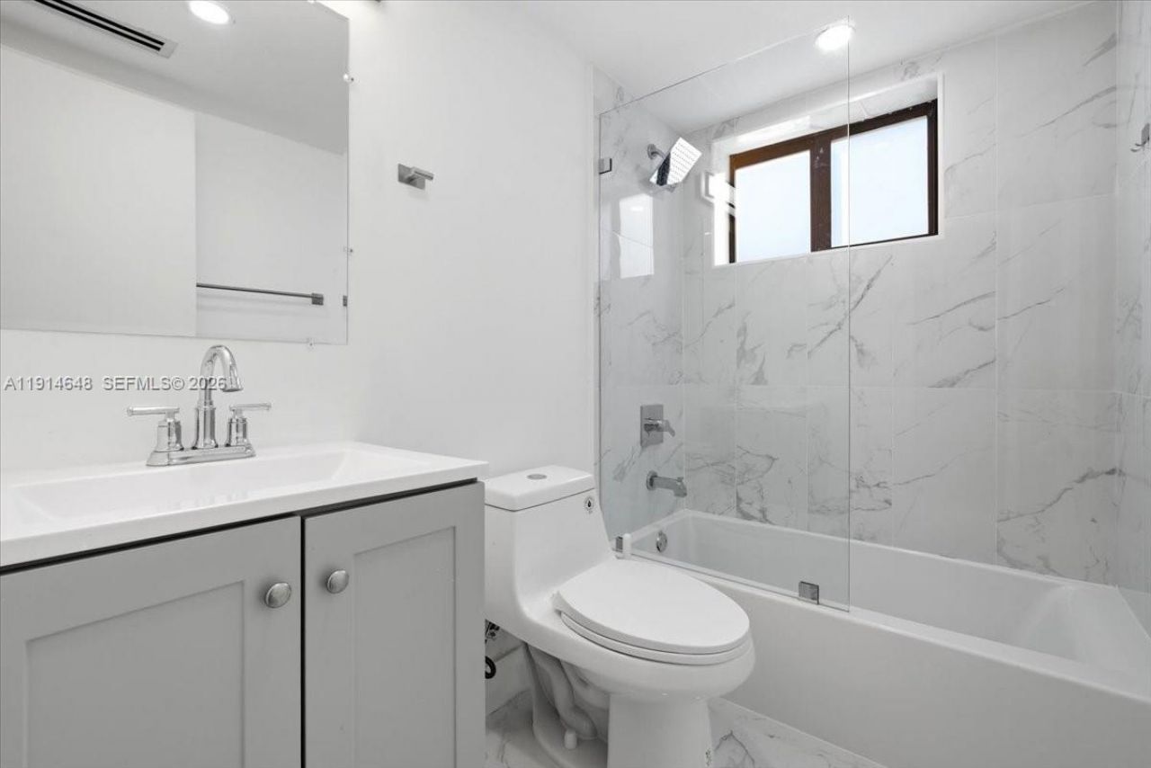 3520 SW 25th St, Miami, FL 33133 Photo