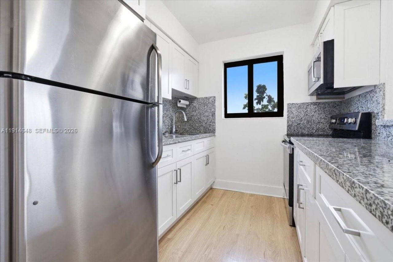 3520 SW 25th St, Miami, FL 33133 Photo