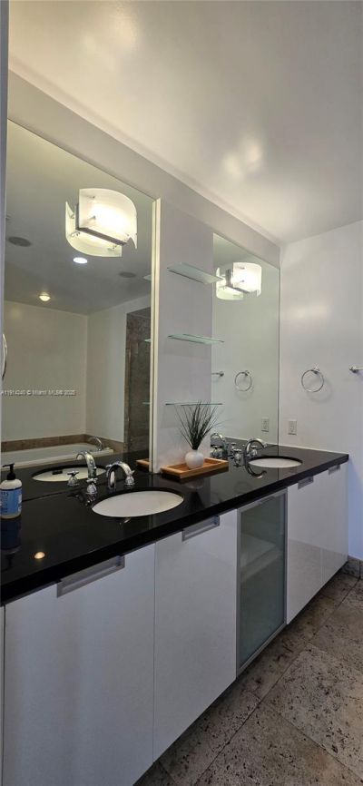 7901 Hispanola Ave, Unit 607, North Bay Village, FL 33141 Photo