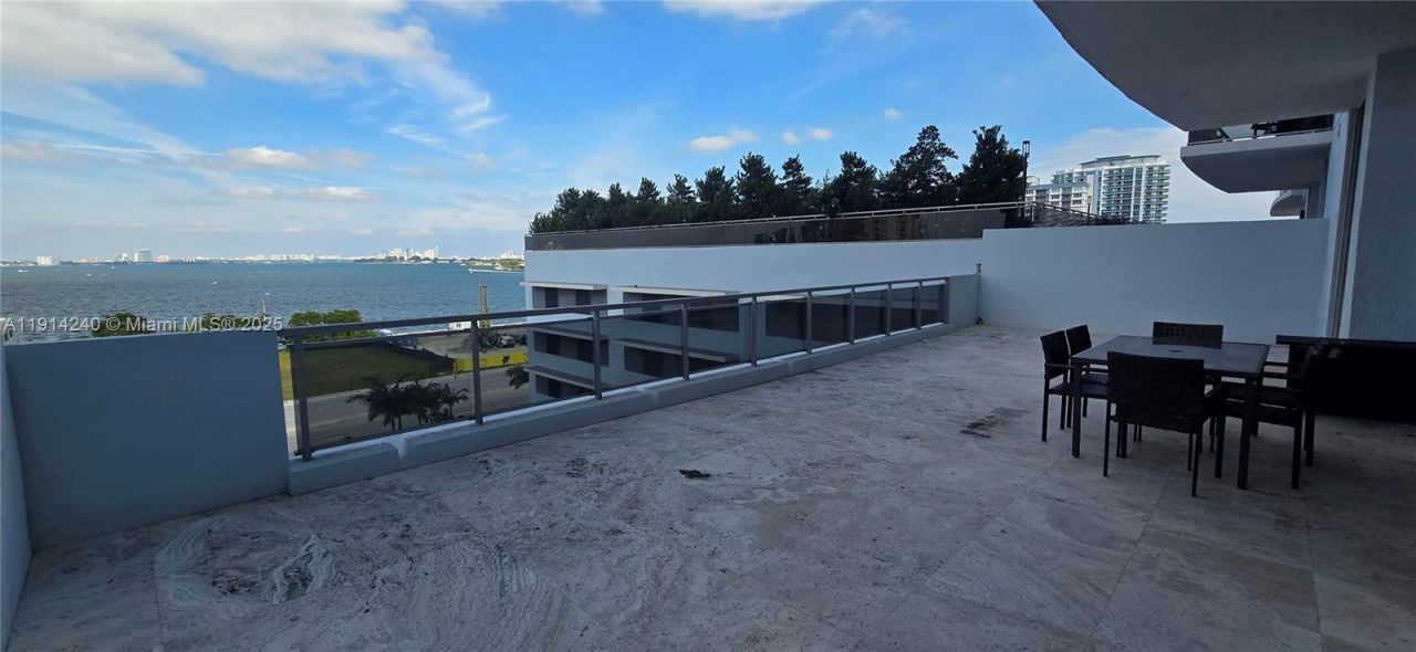 7901 Hispanola Ave, Unit 607, North Bay Village, FL 33141 Photo