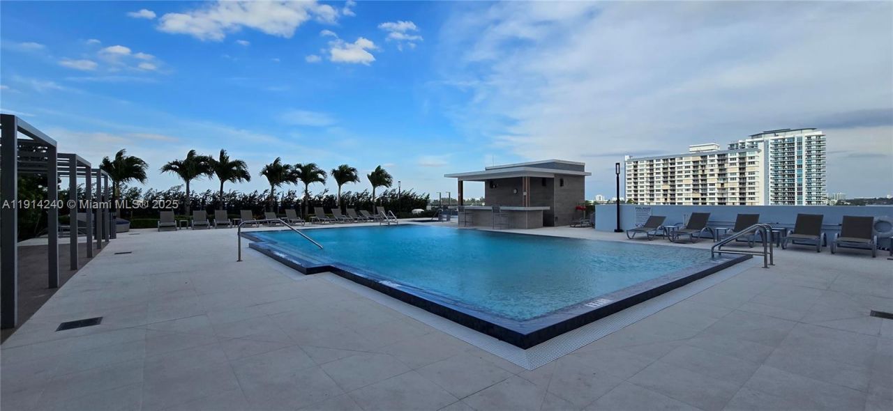 7901 Hispanola Ave, Unit 607, North Bay Village, FL 33141 Photo