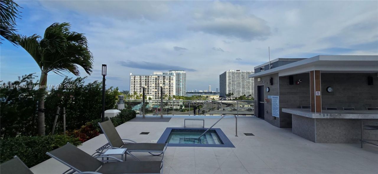 7901 Hispanola Ave, Unit 607, North Bay Village, FL 33141 Photo