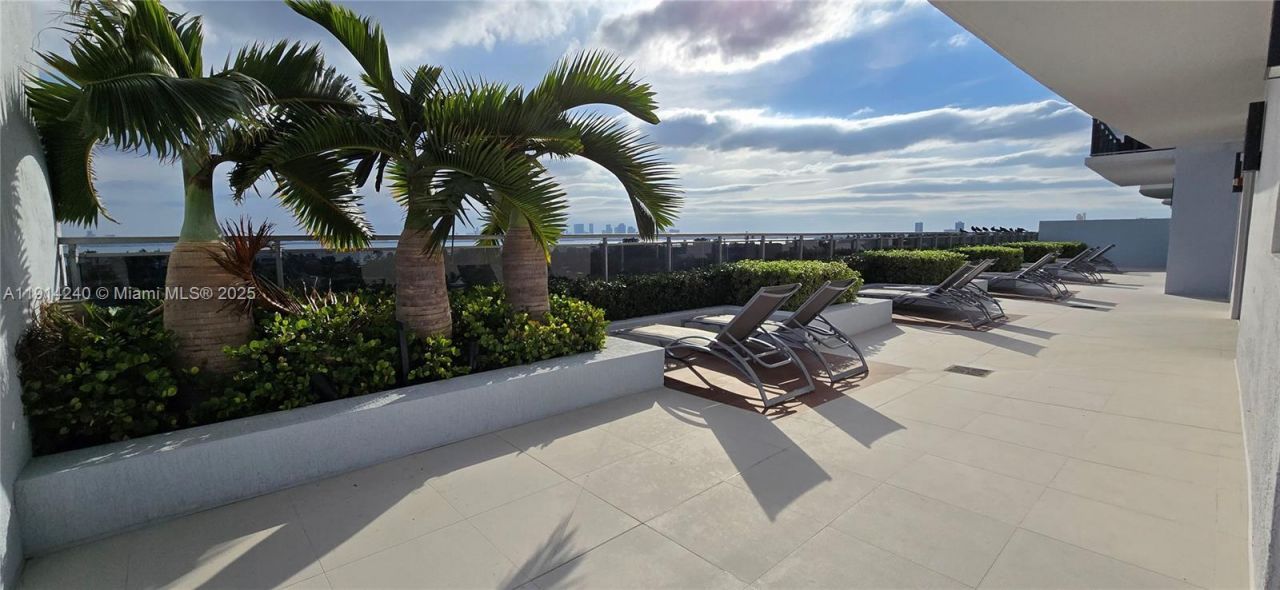 7901 Hispanola Ave, Unit 607, North Bay Village, FL 33141 Photo