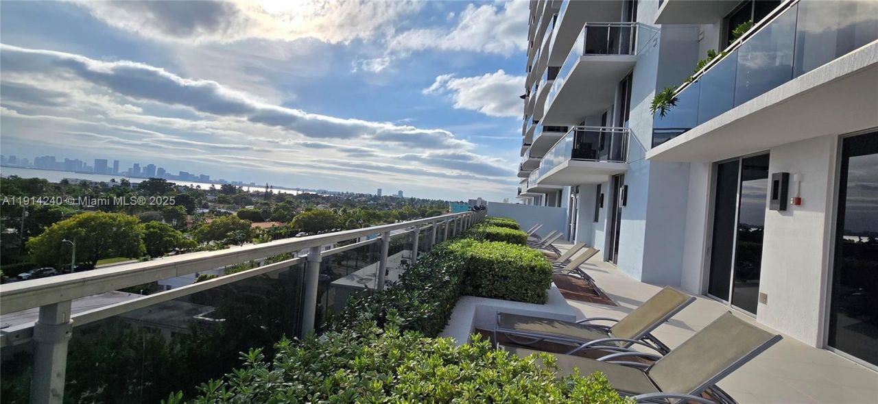 7901 Hispanola Ave, Unit 607, North Bay Village, FL 33141 Photo