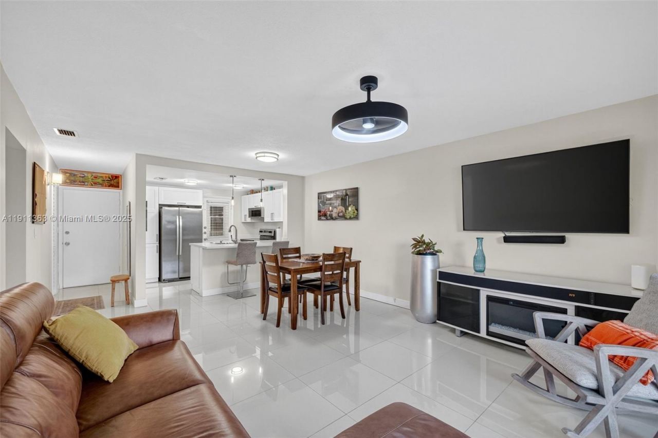 16801 NE 13th Ave, Unit 112, Miami, FL 33162 Photo