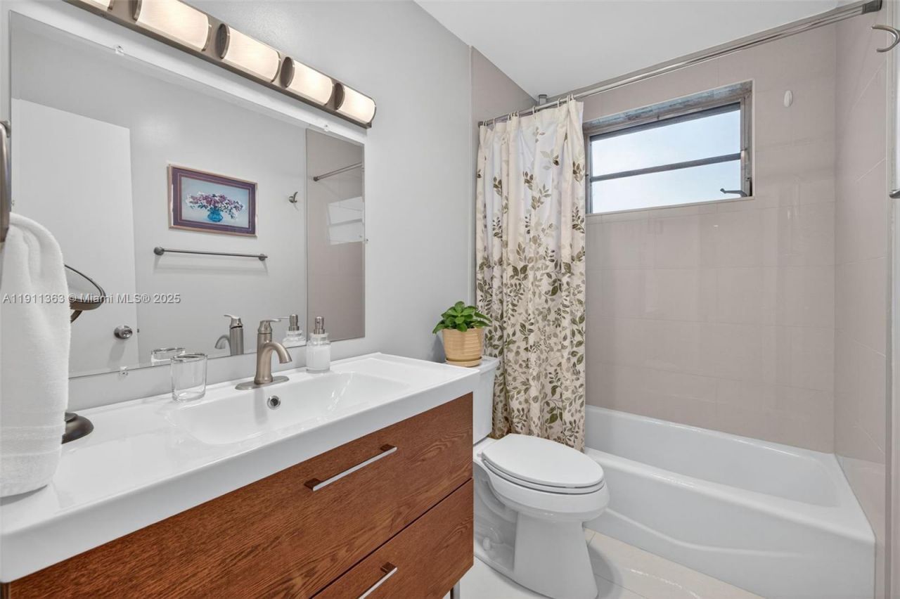 16801 NE 13th Ave, Unit 112, Miami, FL 33162 Photo