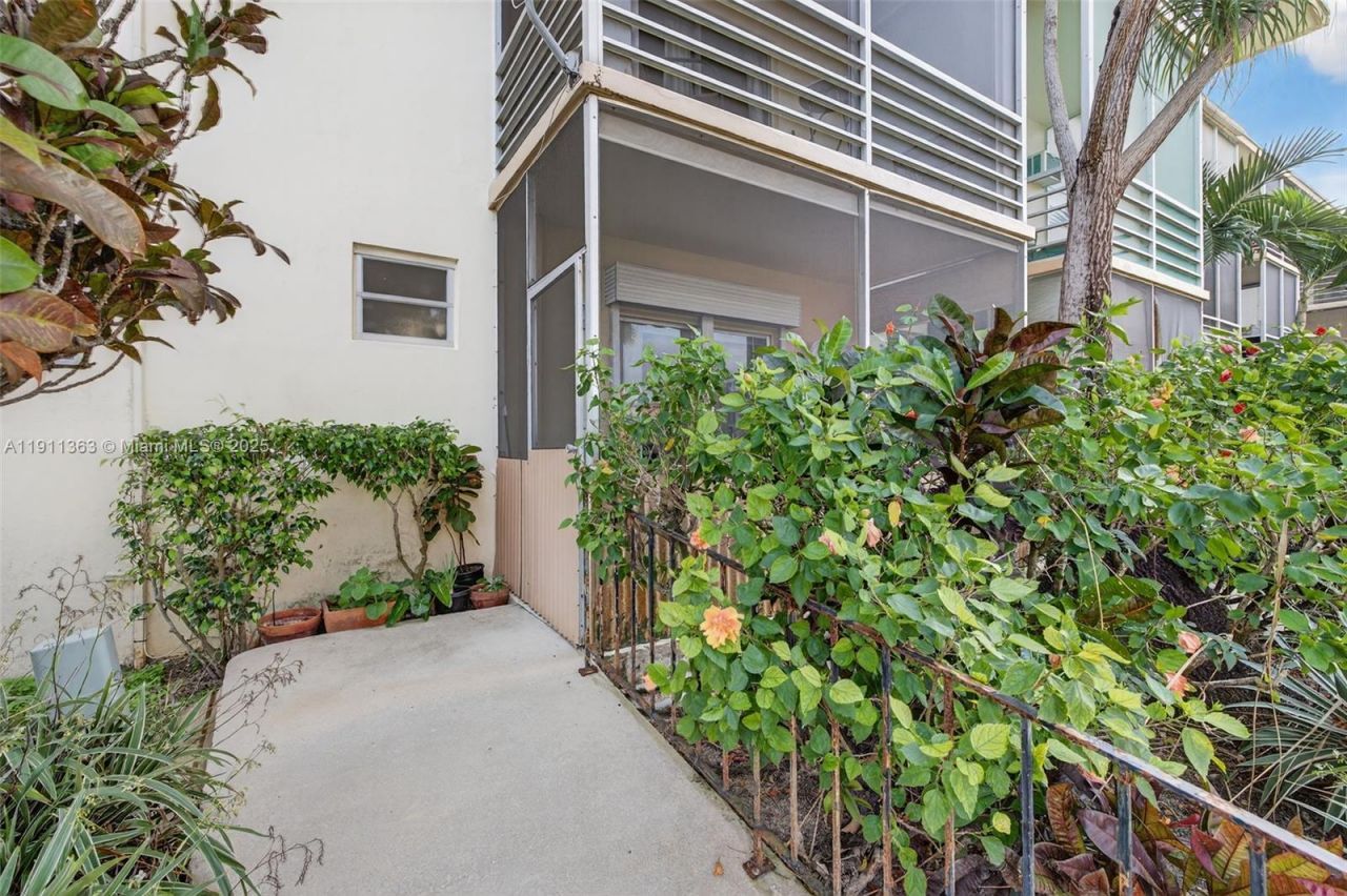 16801 NE 13th Ave, Unit 112, Miami, FL 33162 Photo
