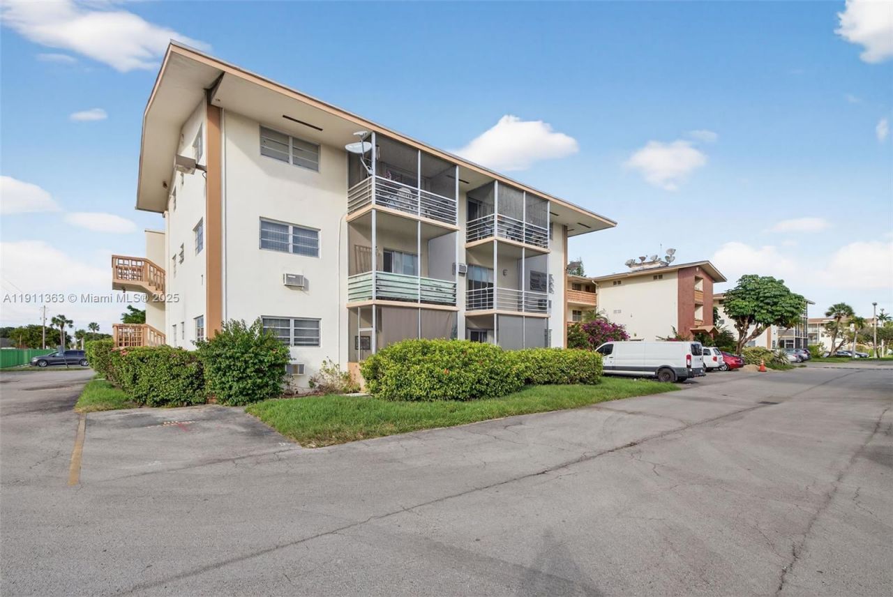 16801 NE 13th Ave, Unit 112, Miami, FL 33162 Photo