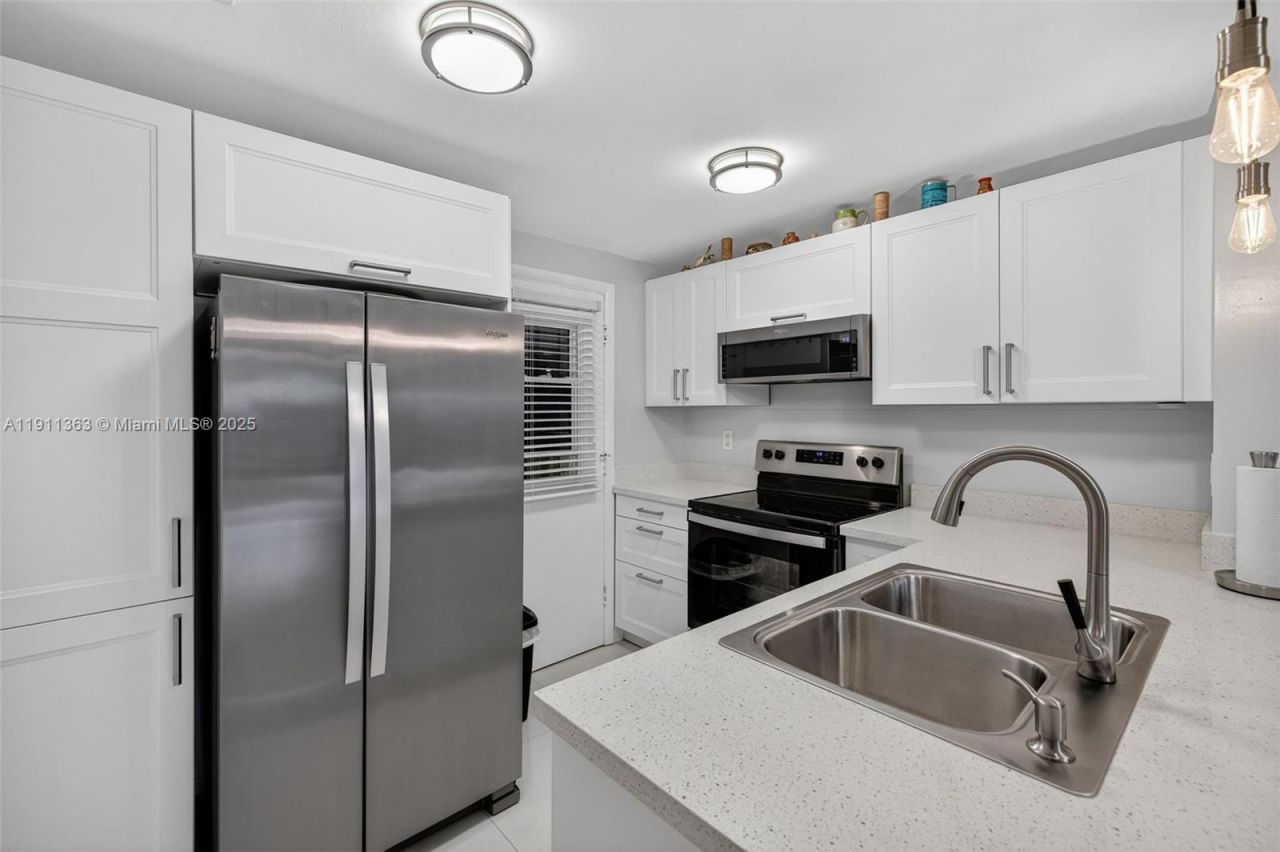 16801 NE 13th Ave, Unit 112, Miami, FL 33162 Photo