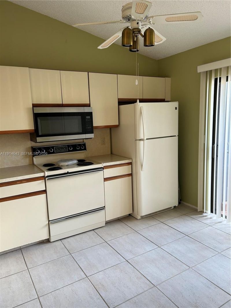 469 Long Bow Ct, Unit 469, Royal Palm Beach, FL 33411 Photo