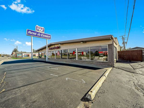 413 W Rollins Road, Round Lake Beach, IL 60073