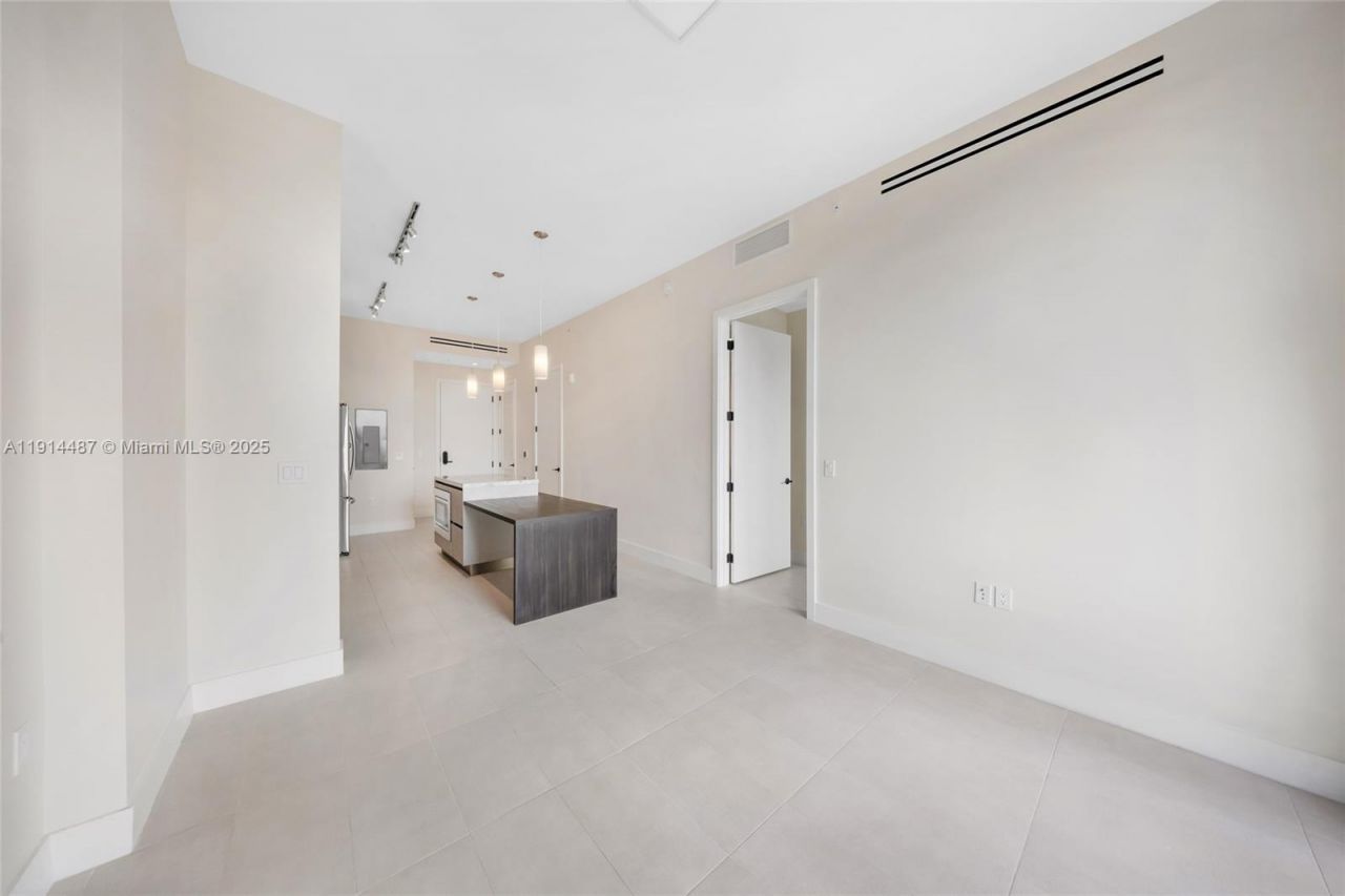 1030 15th St, Unit 306, Miami Beach, FL 33139 Photo