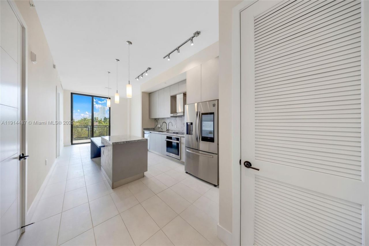 1030 15th St, Unit 306, Miami Beach, FL 33139 Photo