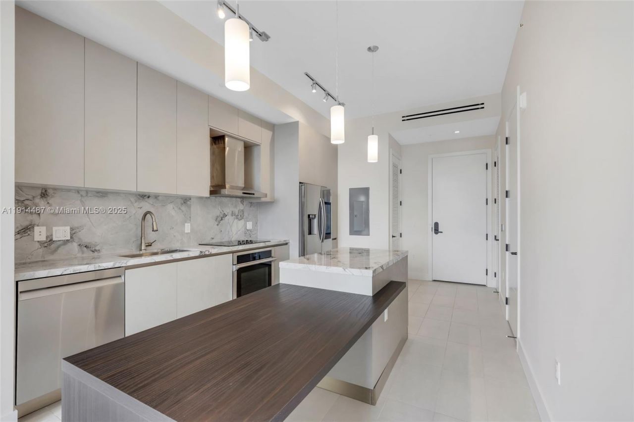 1030 15th St, Unit 306, Miami Beach, FL 33139 Photo