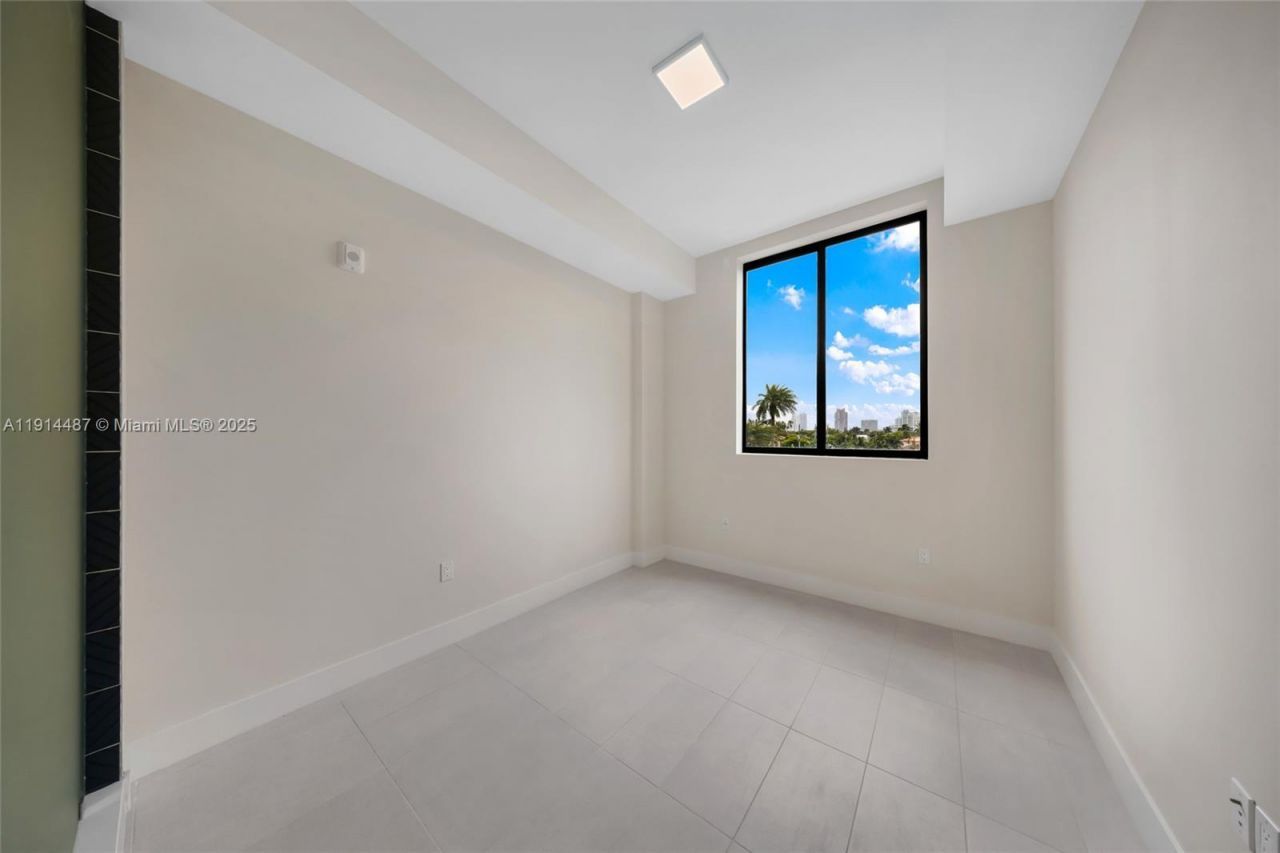 1030 15th St, Unit 306, Miami Beach, FL 33139 Photo