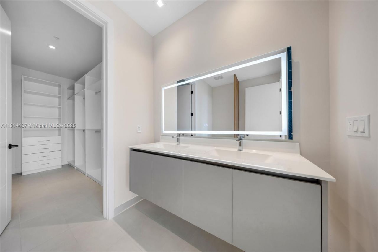 1030 15th St, Unit 306, Miami Beach, FL 33139 Photo