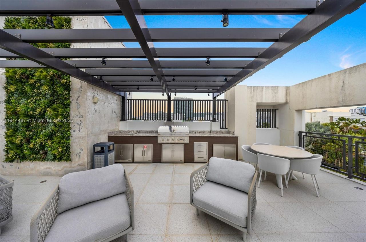 1030 15th St, Unit 306, Miami Beach, FL 33139 Photo