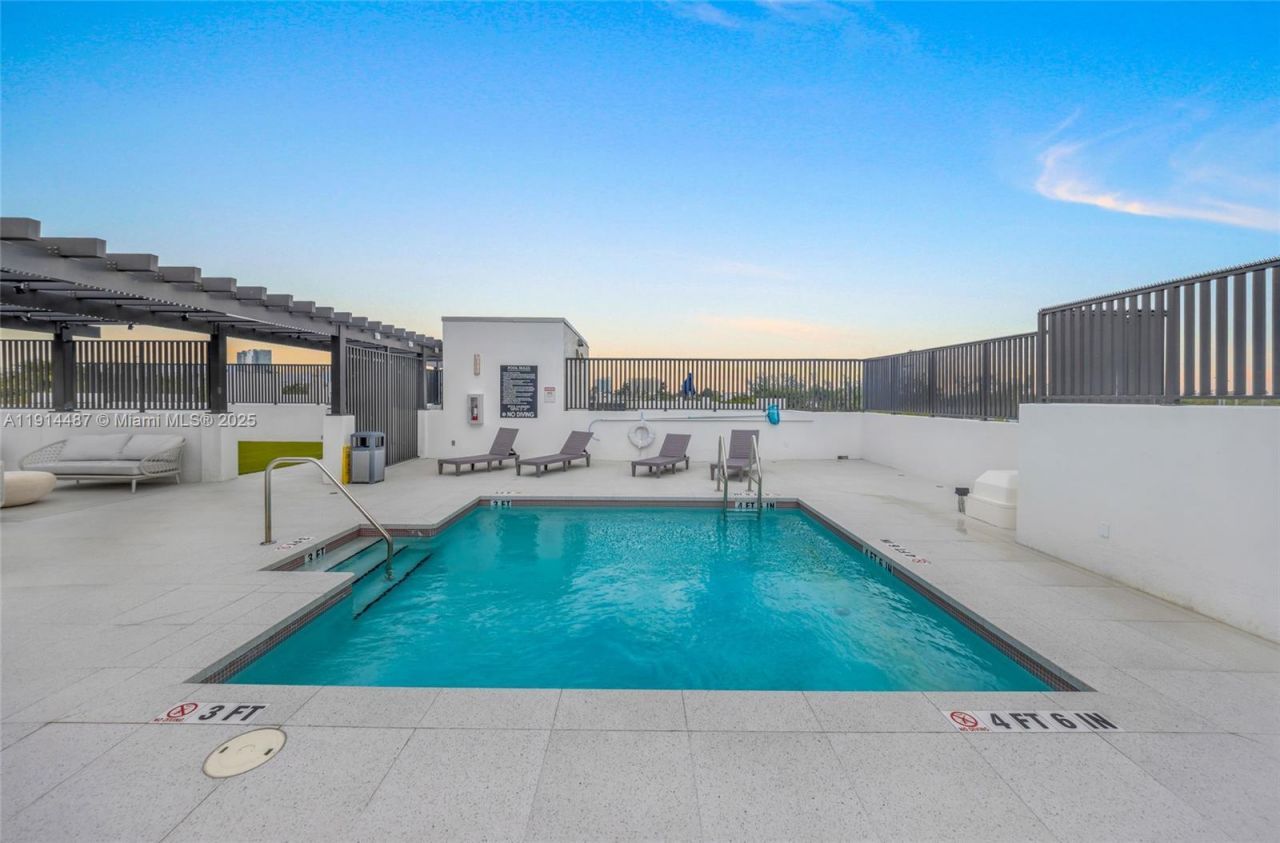 1030 15th St, Unit 306, Miami Beach, FL 33139 Photo