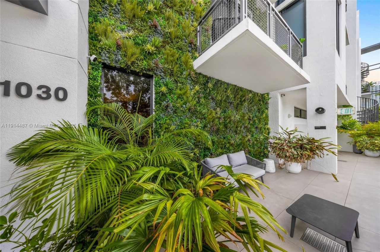 1030 15th St, Unit 306, Miami Beach, FL 33139 Photo