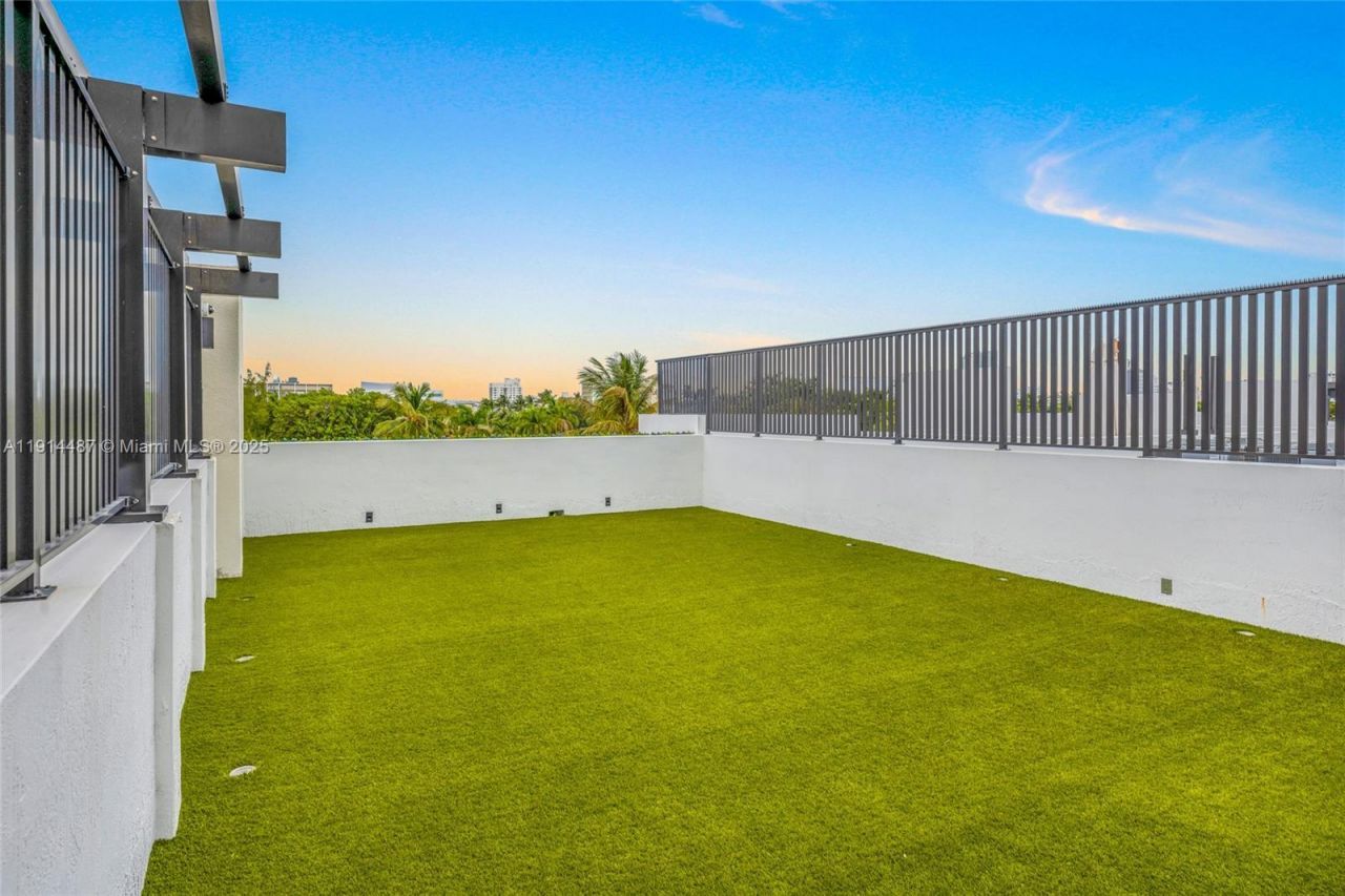 1030 15th St, Unit 306, Miami Beach, FL 33139 Photo