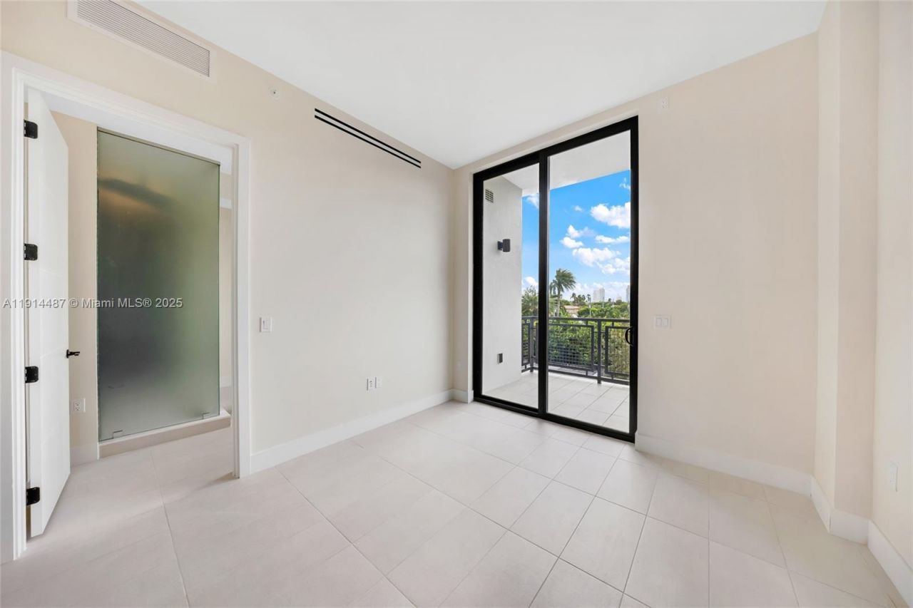 1030 15th St, Unit 306, Miami Beach, FL 33139 Photo