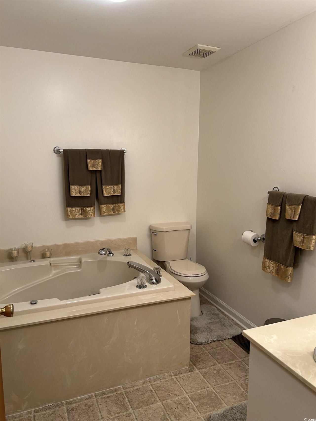 1411 E Harrison St. Photo 22