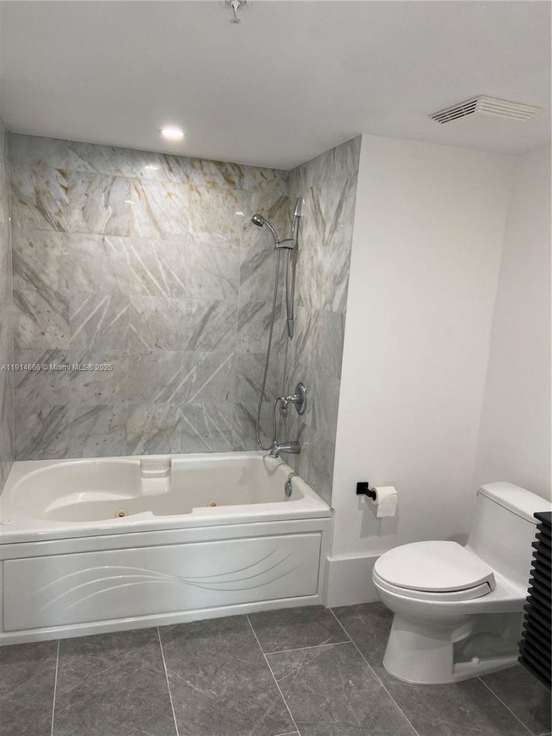 31 SE 5th St, Unit 2103, Miami, FL 33131 Photo