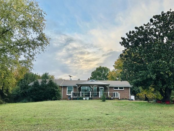 1255 Hillwood Dr, Clarksville, TN 37040