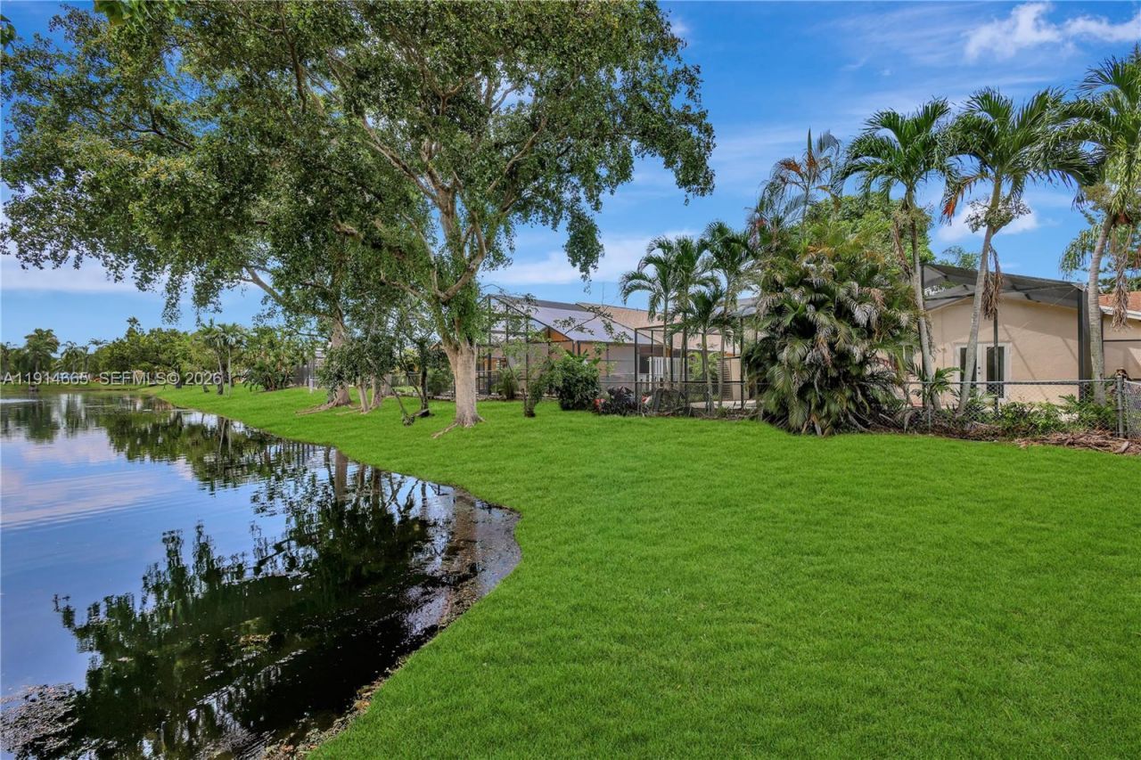 9330 NW 53rd Ct, Sunrise, FL 33351 Photo