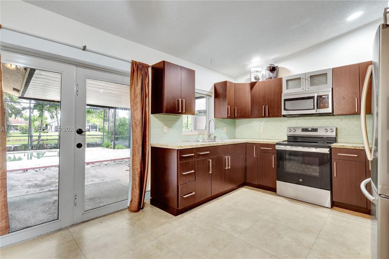 9330 NW 53rd Ct, Sunrise, FL 33351 Photo