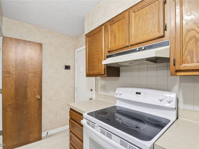1501 Rolling Meadows Drive, Vermilion, OH 44089 Photo 12