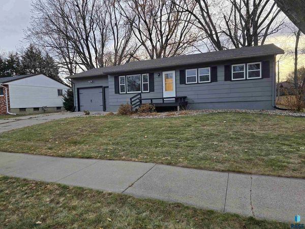 5601 W 45th St, Sioux Falls, SD 57106