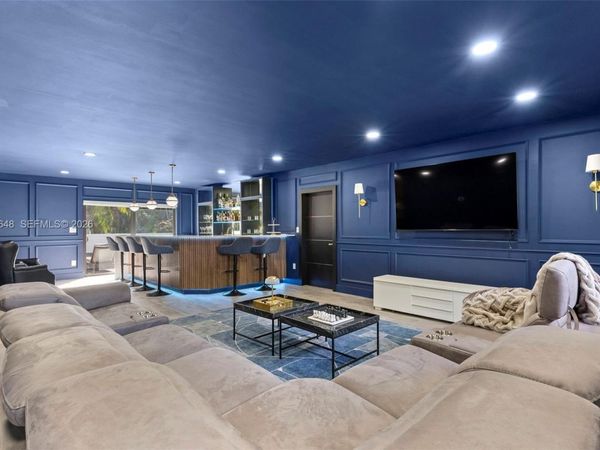 19035 E Saint Andrews Dr, Hialeah, FL 33015