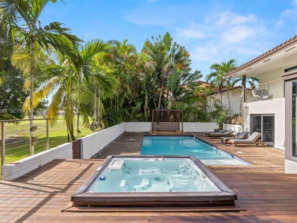 19035 E Saint Andrews Dr, Hialeah, FL 33015